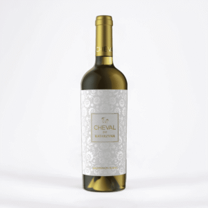 butelka wina Sauvignon Blanc na białym tle